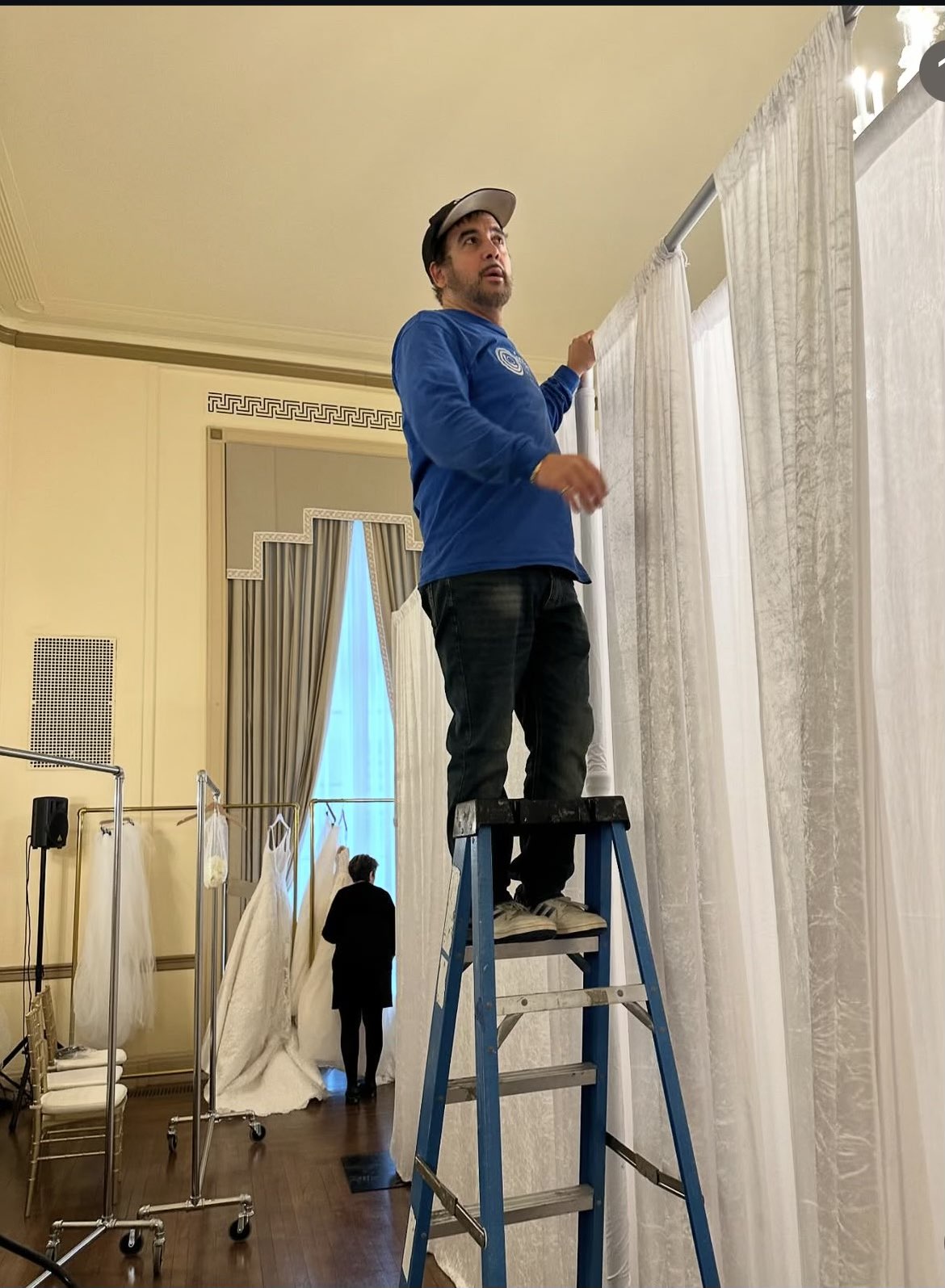 Pipe and drape installation service for professional event presentation